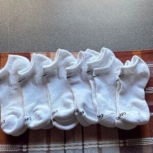White Women’s No Show Nike 6 pair Socks